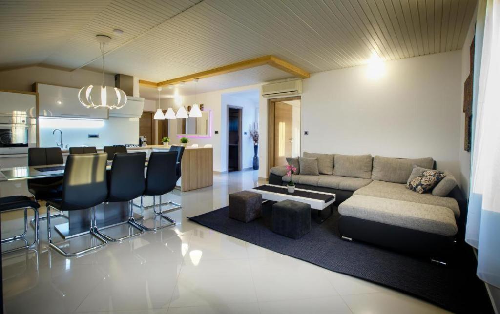 Foric Apartments With Outdoor Heated Pool ราบ ภายนอก รูปภาพ